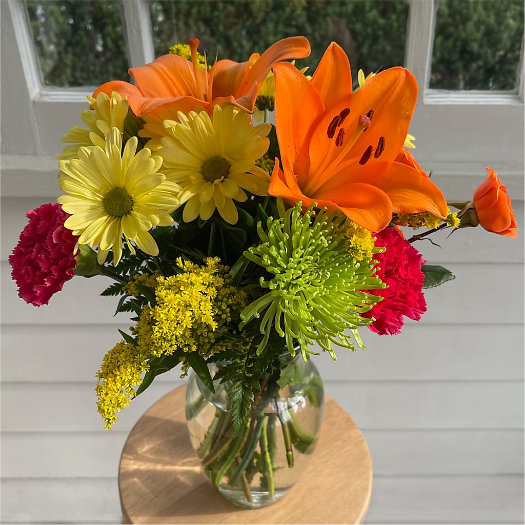 Bold & Bright – A Florist Original – VICKIE'S FLOWERS, Cypress CA