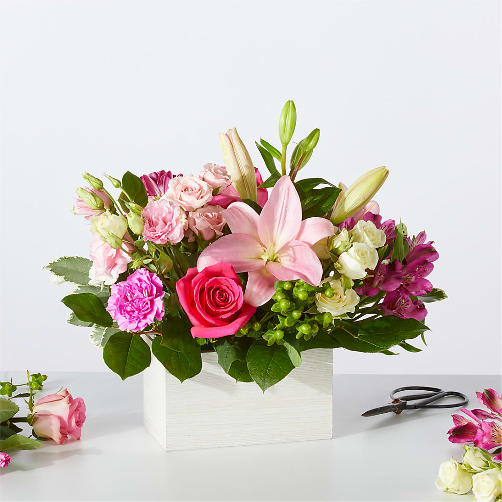 Sweetberry Box – A Florist Original – VICKIE'S FLOWERS, Cypress CA