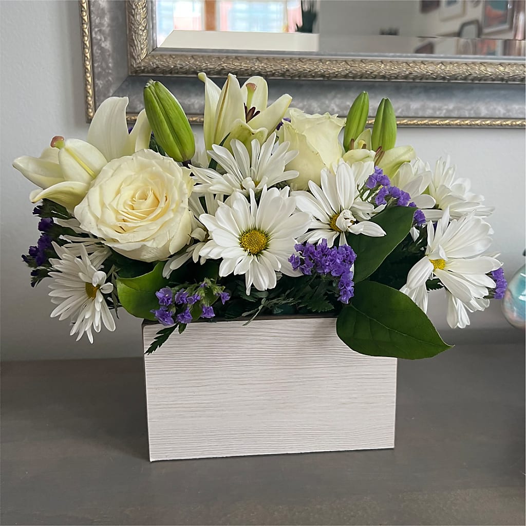 Beyond Blue Box Bouquet – VICKIE'S FLOWERS, Cypress CA