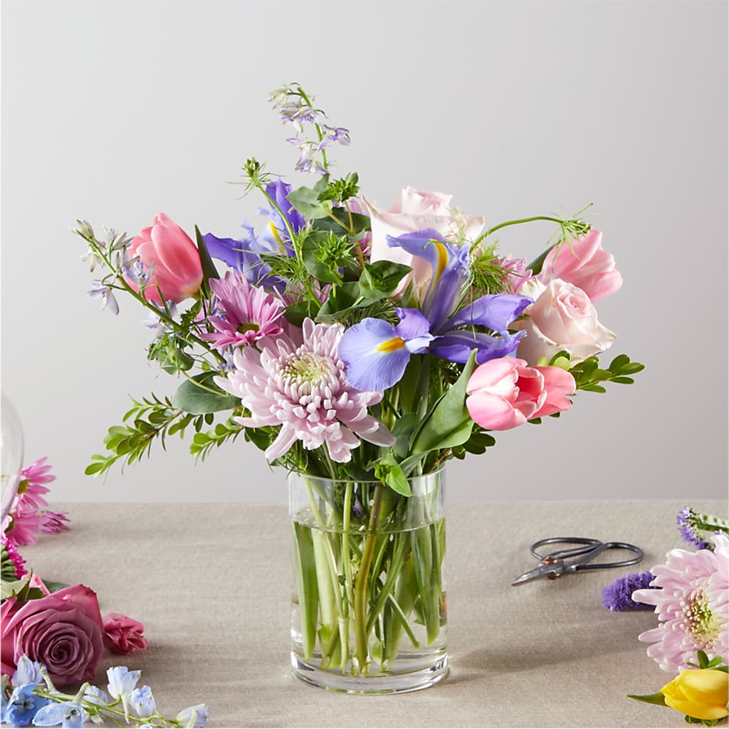 Pastel Tradition - A Florist Original – VICKIE'S FLOWERS, Cypress CA