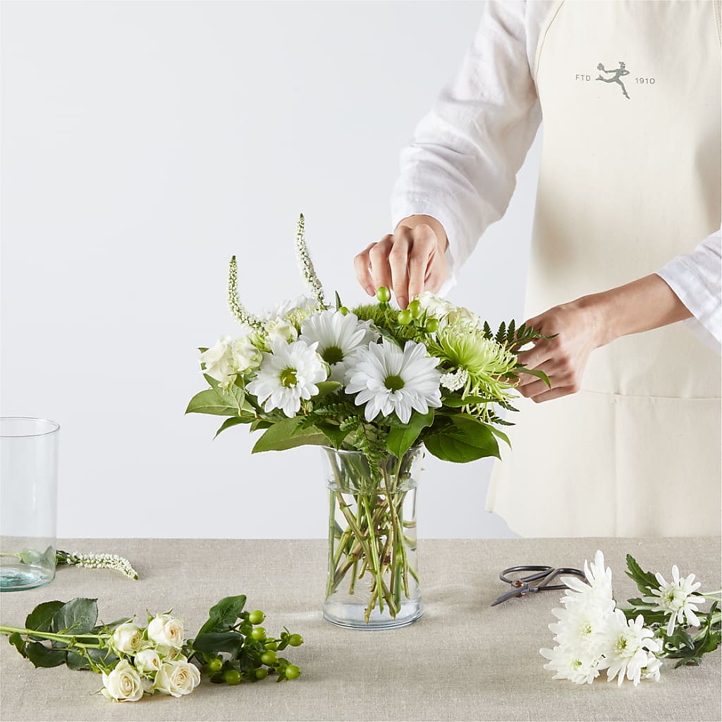 Irish Garden - A Florist Original – VICKIE'S FLOWERS, Cypress CA
