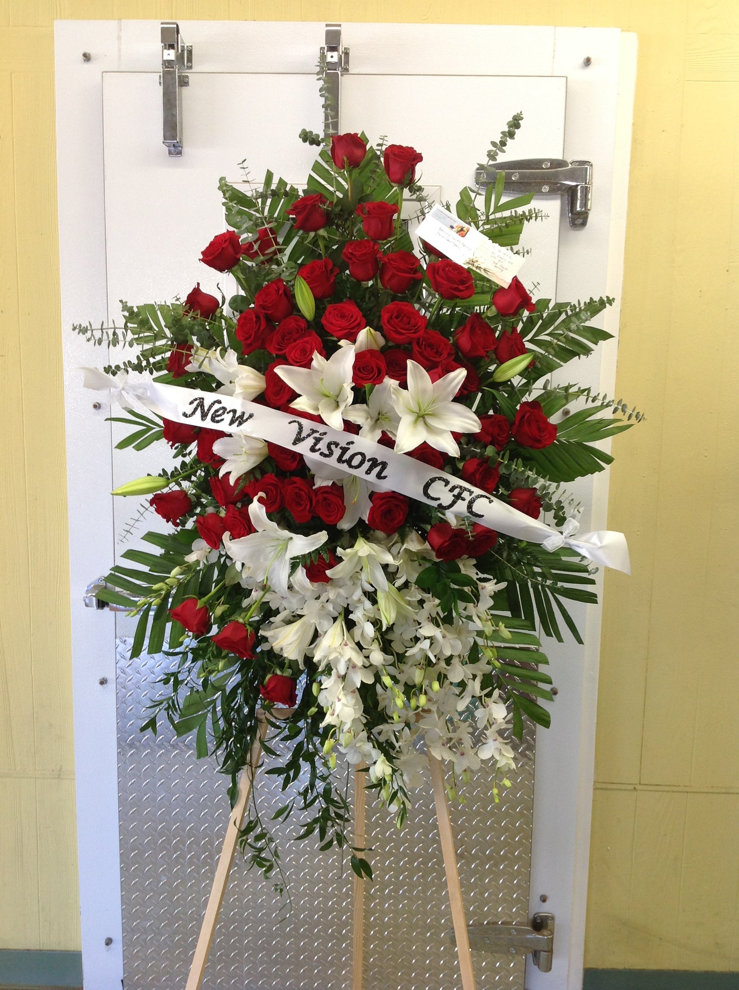 Lily and Rose Tribute Spray – VICKIE'S FLOWERS, Cypress CA
