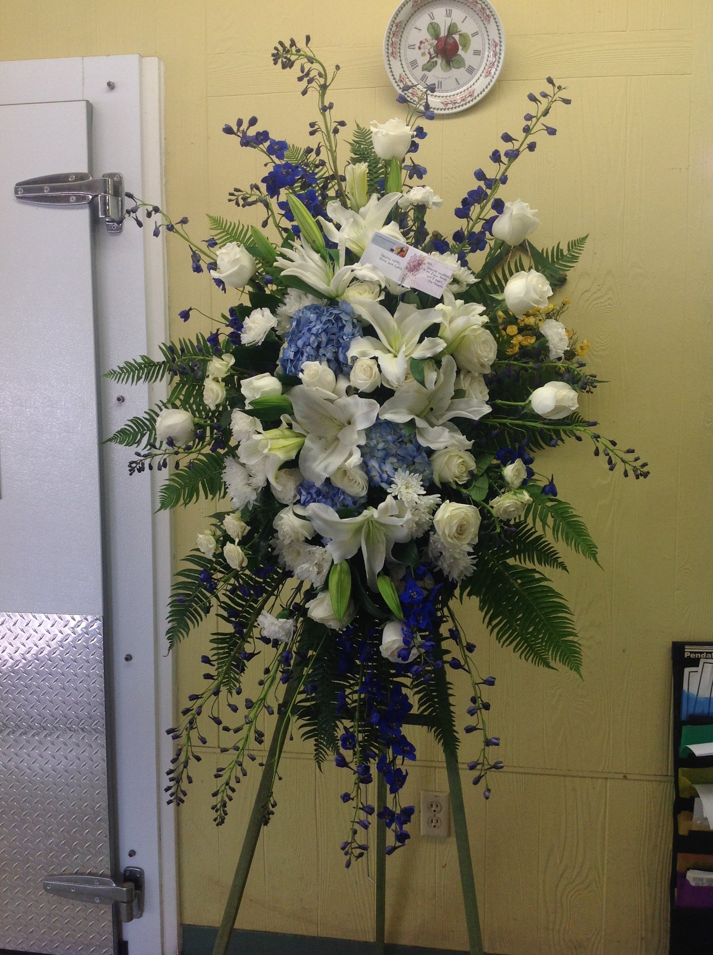 Ocean Breeze Spray – VICKIE'S FLOWERS, Cypress CA