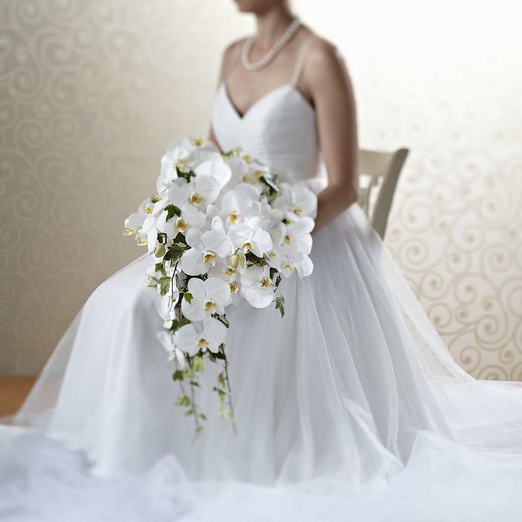 Classic White Bouquet – VICKIE'S FLOWERS, Cypress CA
