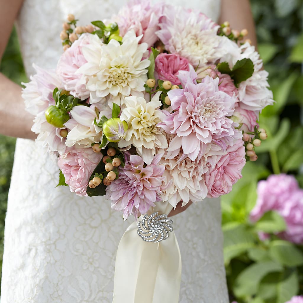 Heart's Promise Bouquet – VICKIE'S FLOWERS, Cypress CA