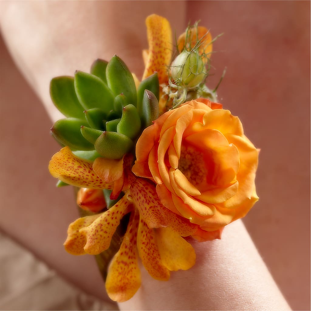 Irresistible Love Wrist Corsage – VICKIE'S FLOWERS, Cypress CA