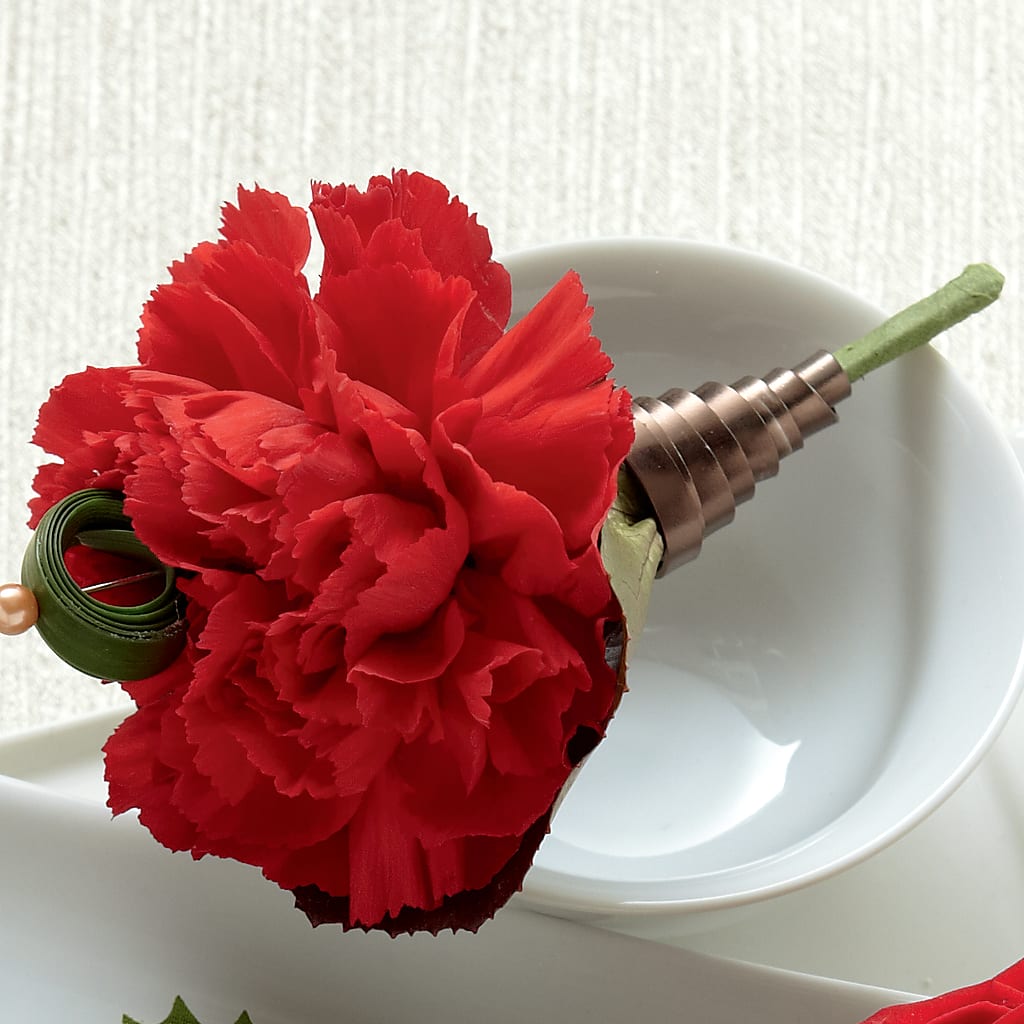 Red Carnation Boutonniere – VICKIE'S FLOWERS, Cypress CA