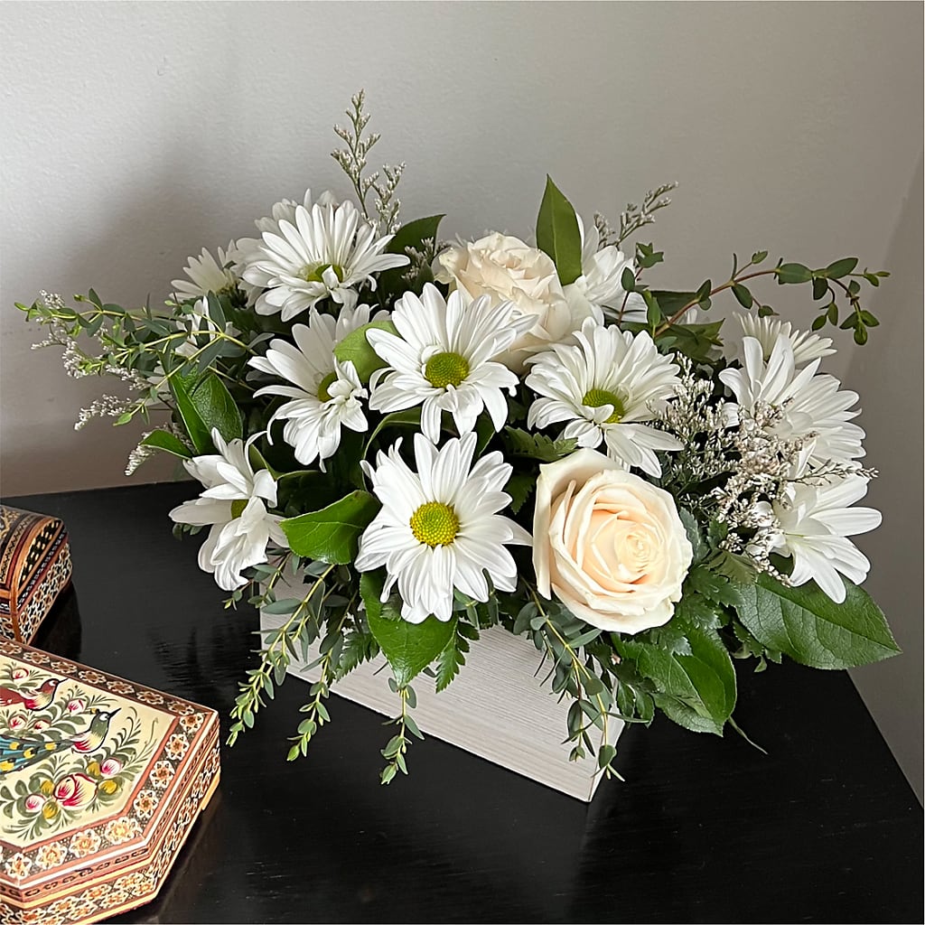 Fresh Linen Box Bouquet – VICKIE'S FLOWERS, Cypress CA