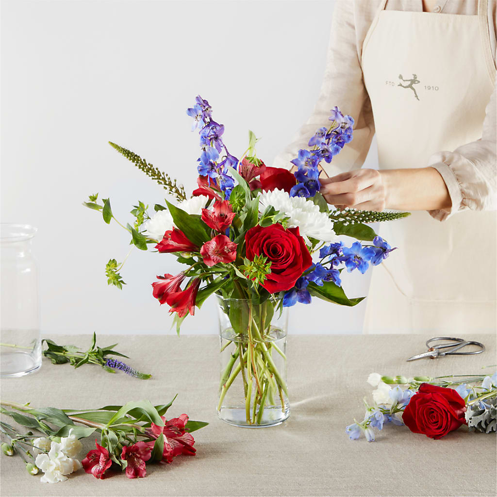 Star Spangled - A Florist Original – VICKIE'S FLOWERS, Cypress CA