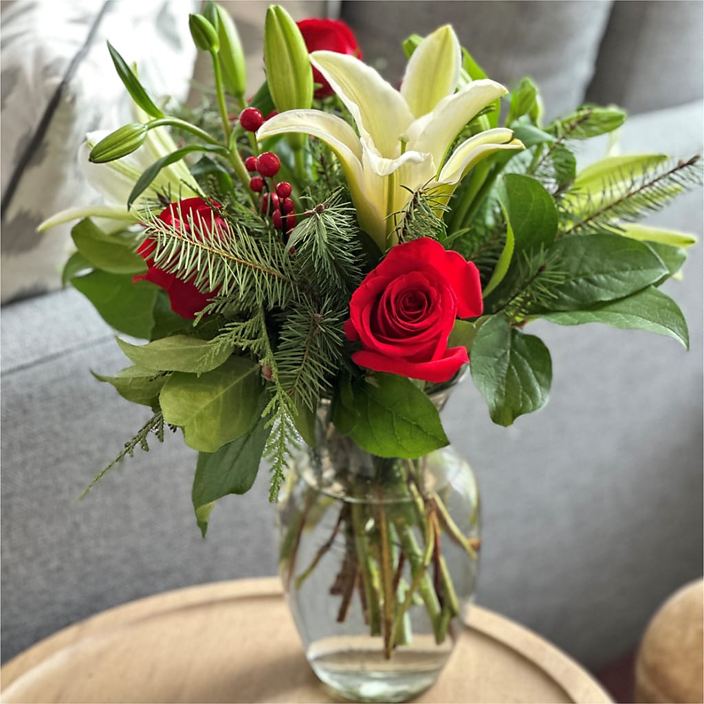 Sparkling Snowflakes Bouquet – VICKIE'S FLOWERS, Cypress CA