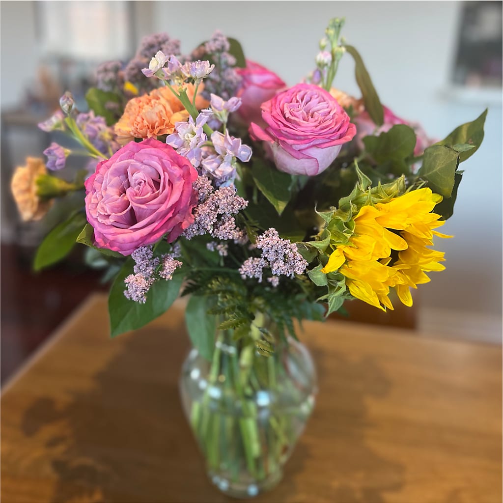 Yellow Brick Road Bouquet – VICKIE'S FLOWERS, Cypress CA