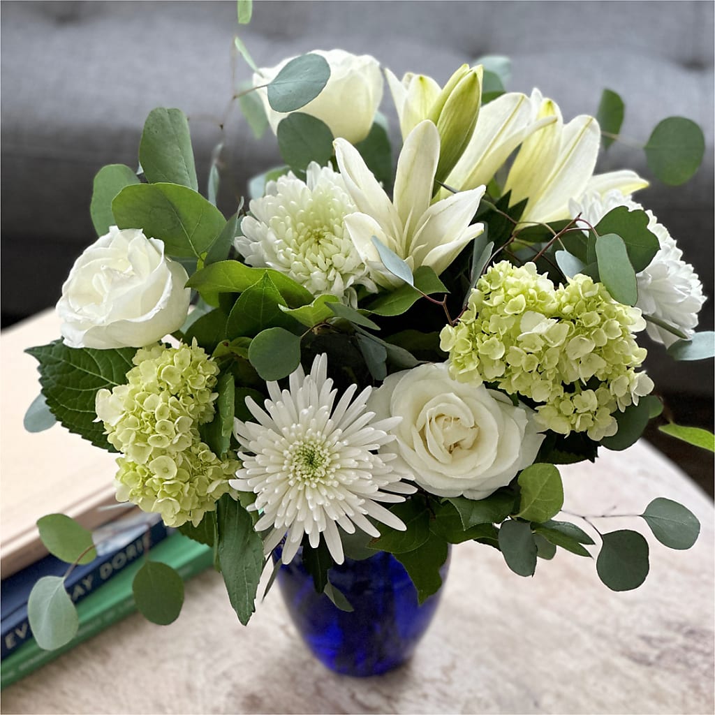 Snowy Dreams Bouquet – VICKIE'S FLOWERS, Cypress CA