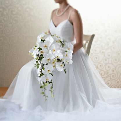 Classic White Bouquet – VICKIE'S FLOWERS, Cypress CA